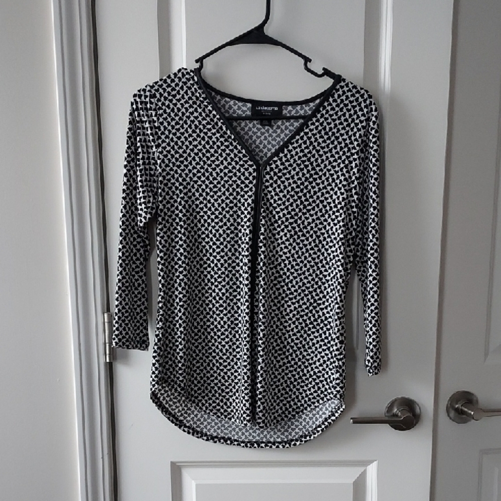 Liz Claiborne Black and White Patterned Button Down Shirt Ps